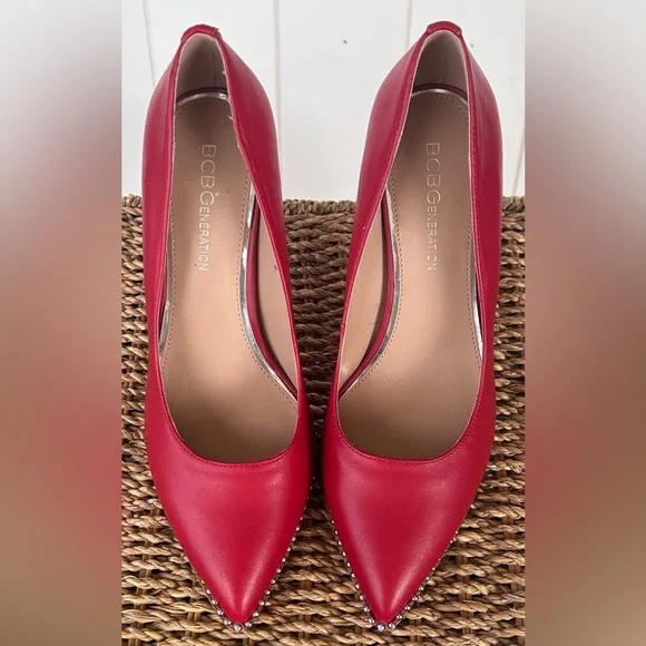 BCBGeneration Women’s‎ Holli Studded Leather Pumps Red with Gold Size 6.5M - Picture 2 of 12